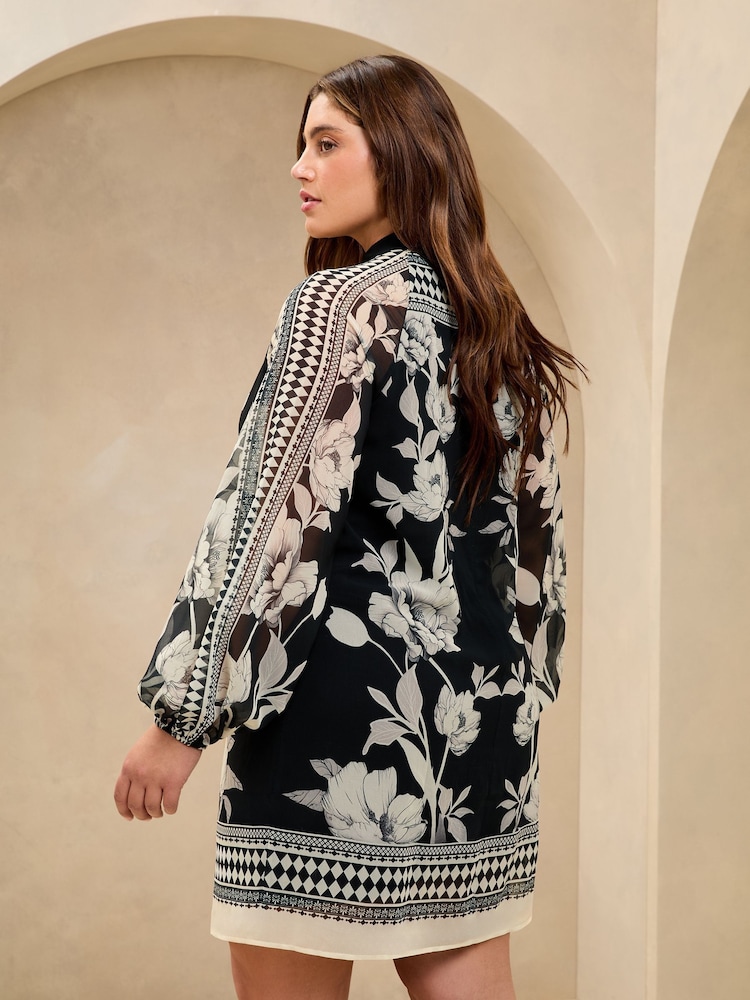 Lipsy Monochrome Curve Floral Border Print Long Sleeve Shift Dress - Image 4 of 4