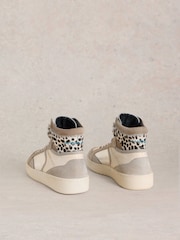 حذاء رياضي برقبة عالية Heidi من White Stuff - صورة 3 من 4
