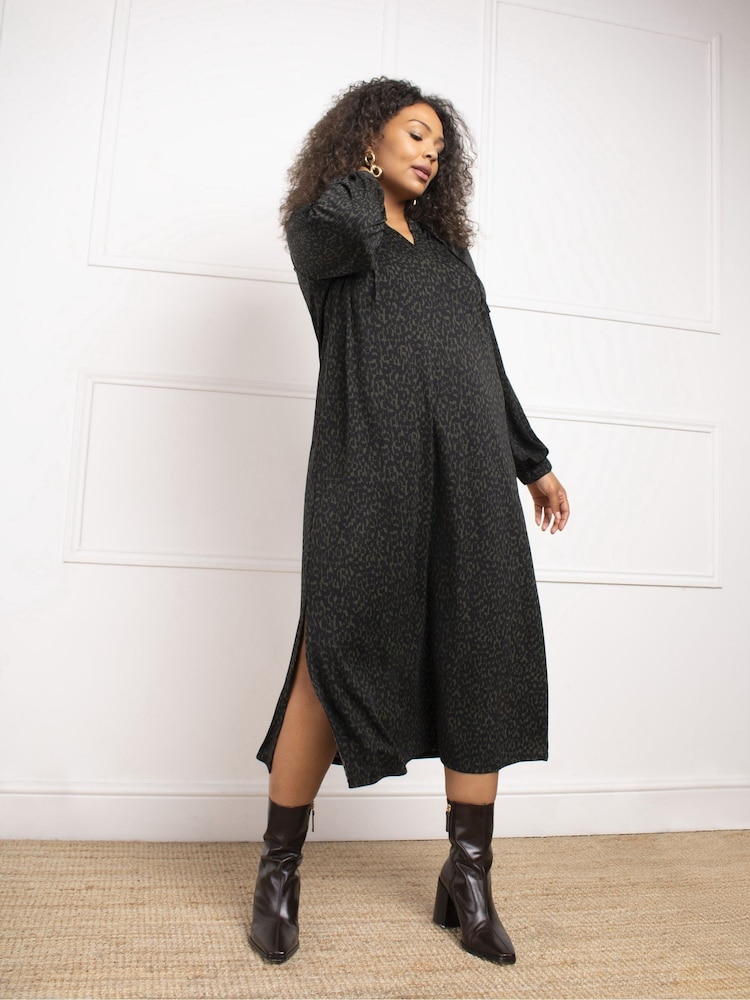 Live Unlimited Curve Khaki Green Dash Print V-Neck Midi Dress - Image 3 of 3