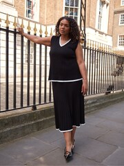 Live Unlimited Curve Contrast Tipping Knitted Noir Top - Image 1 of 6