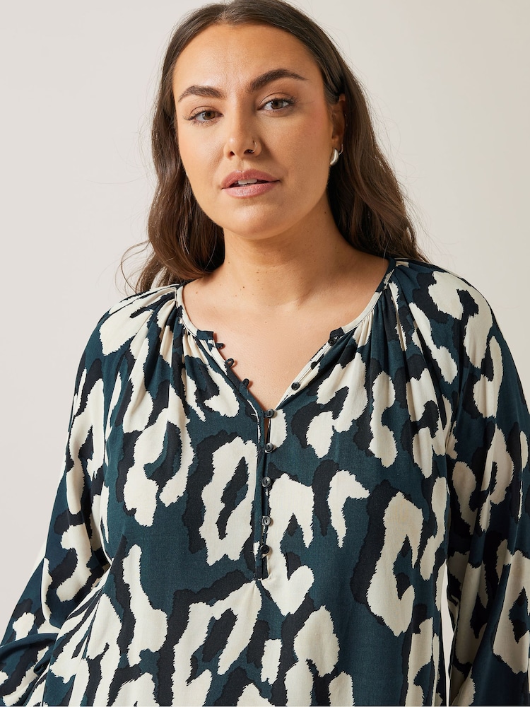 Evans Blue Abstract Animal Print Top - Image 4 of 5