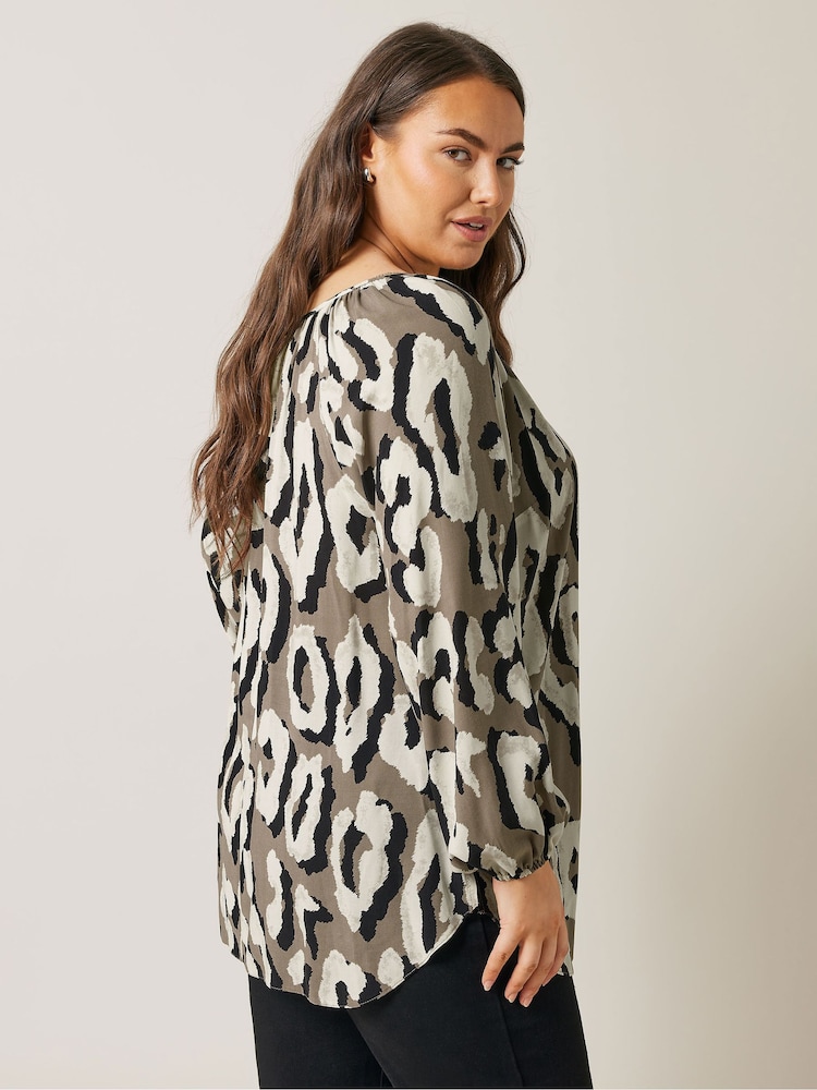 Schwarz Chrom - Evans Abstract Swirl Print Top - Bild 4 von 4 Schwarz Chrom - Evans Abstract Swirl Print Top - Bild 4 von 4