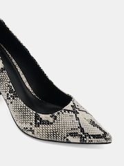 Novo Animal Standard Fit Illiana Block Heel Point Court Shoes - Image 3 of 6
