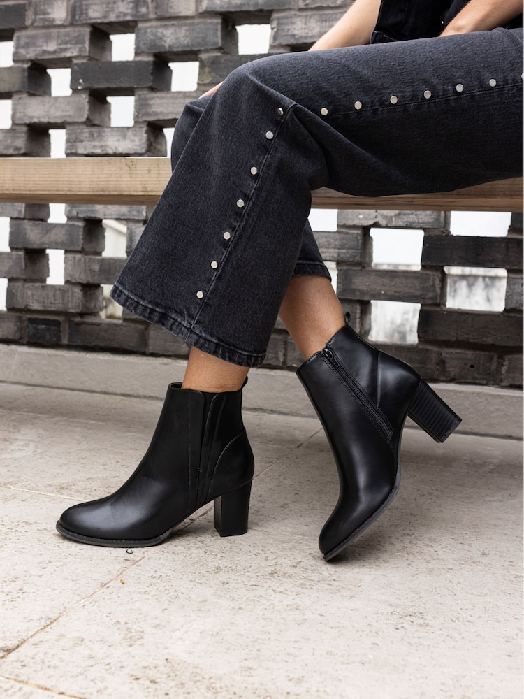 Novo Black Wide Fit Vienna Block Heel Chelsea Boots - Image 1 of 6