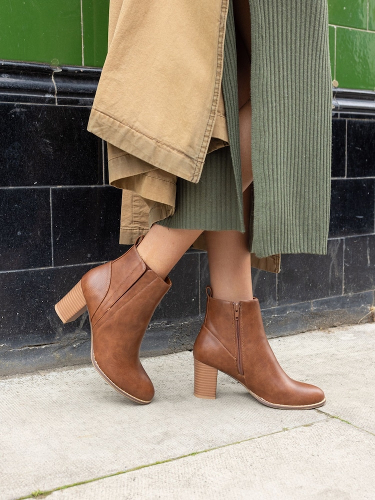 Novo Brown Regular Fit Vienna Block Heel Chelsea Boots - Image 1 of 7