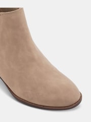 Novo Natural Regular Fit Dillion Low Ankle Chelsea Boots - Image 6 of 6