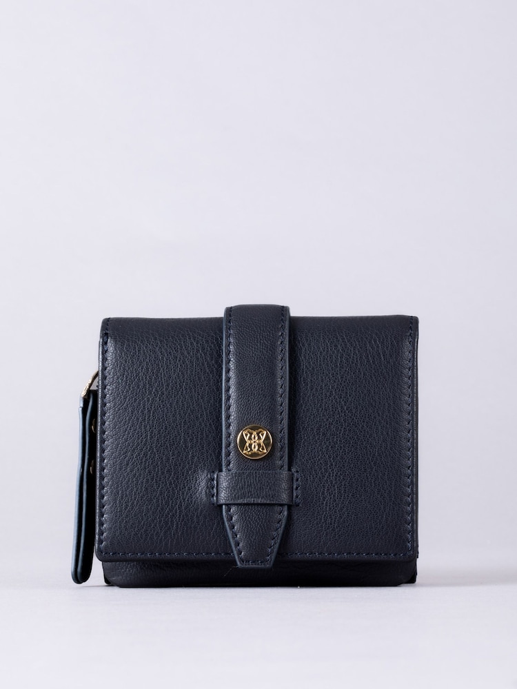 modra - Lakeland Leather Mini Icon Stud Flapover Tab denarnica - Slika 2 iz 5 modra - Lakeland Leather Mini Icon Stud Flapover Tab denarnica - Slika 2 iz 5