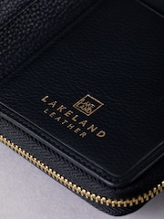 Musta - Lakeland Leather suuri kuvake kohokuvioitu vetoketju Kukkaro - Kuva 5 / 6