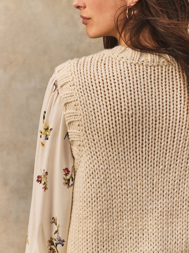 White Ecru Floral Pattern Layered Knitted Cable Tank - Image 5 of 8
