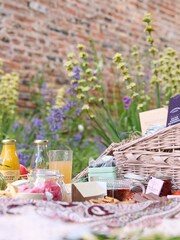 Cartwright & Butler The Summer Picnic Hamper - Image 4 of 4