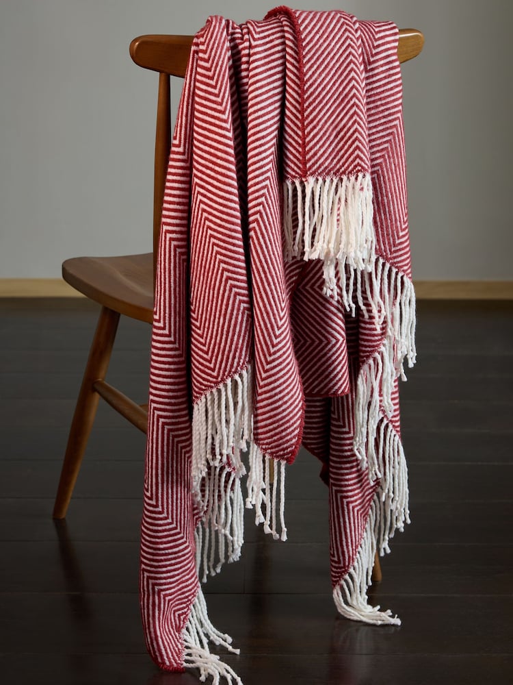Red Herringbone Cosy Throw - Image 2 of 5