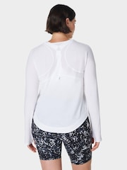 Camiseta de manga larga Breathe Easy de Sweaty Betty - Imagen 2 de 7