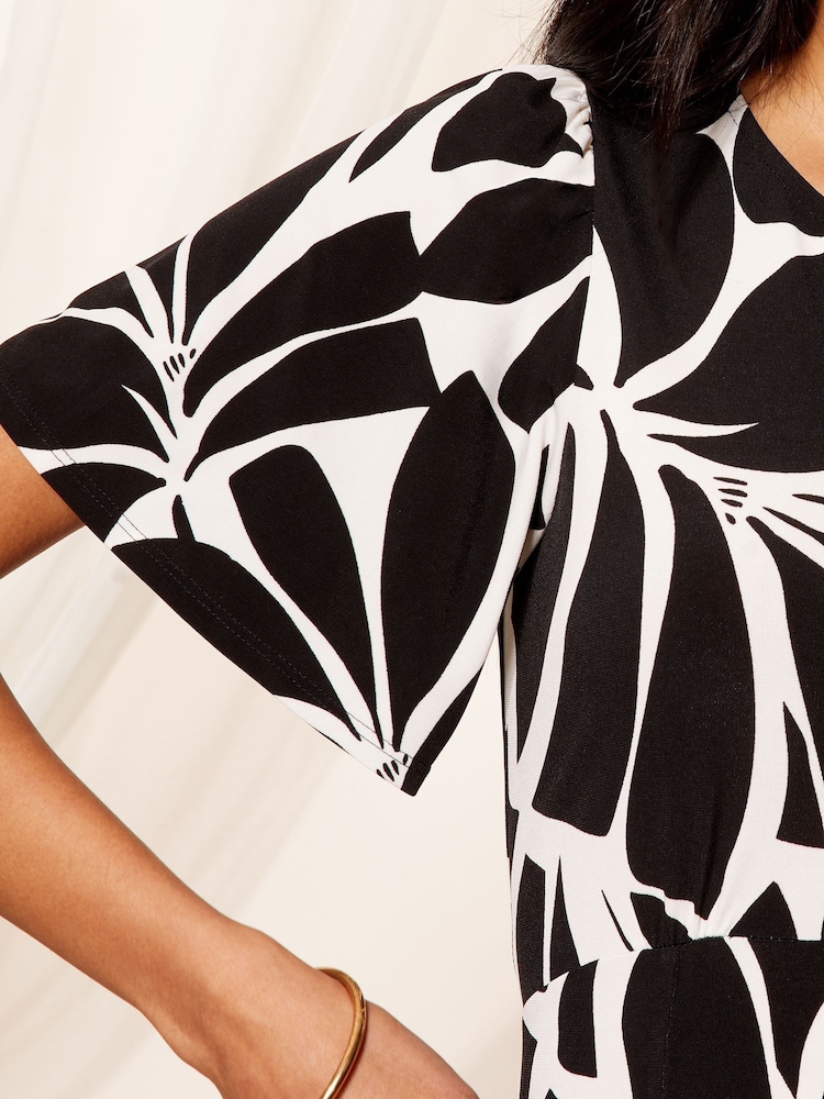 Friends Like These Mono Geo Petite ITY Flutter Short Sleeve Midi Dress - Image 2 of 4