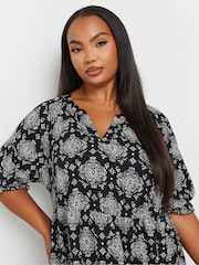 Yours Curve Black Stamp Tile Notch Neck Tierred Dress - Image 4 of 4