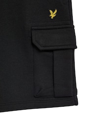 شورت رياضي كارجو مريح للأولاد من Lyle & Scott - صورة 2 من 3