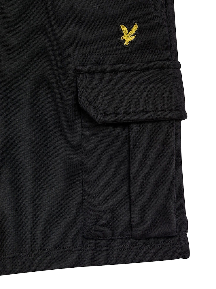شورت رياضي كارجو مريح للأولاد من Lyle & Scott - صورة 2 من 3