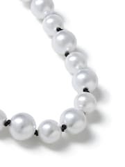 Aela Oversized Pearl White Necklace - Image 4 of 4