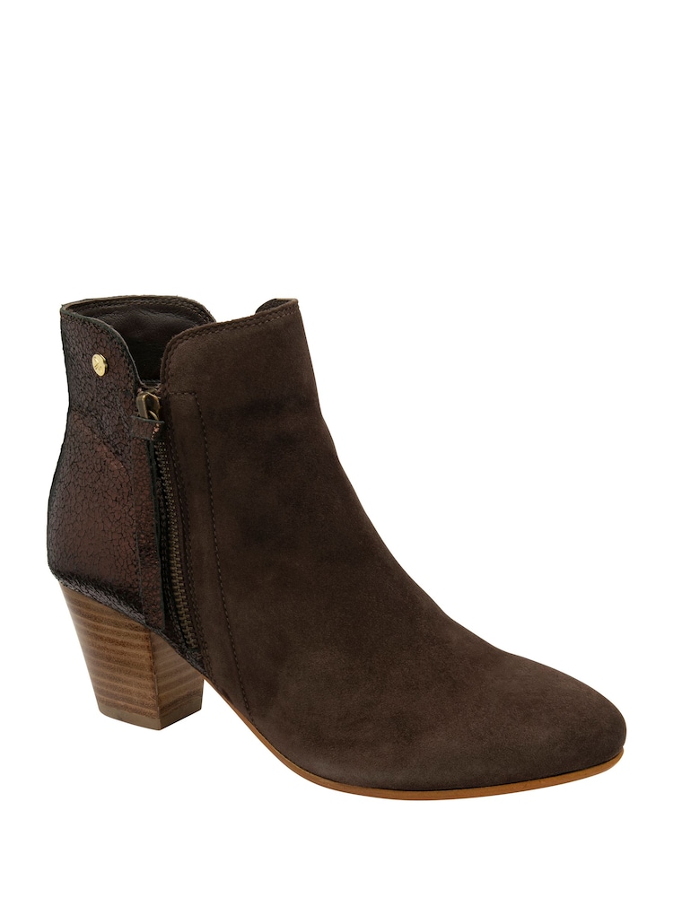 Braun - Ravel Stiefeletten aus Veloursleder mit Absatz - Bild 1 von 4 Braun - Ravel Stiefeletten aus Veloursleder mit Absatz - Bild 1 von 4