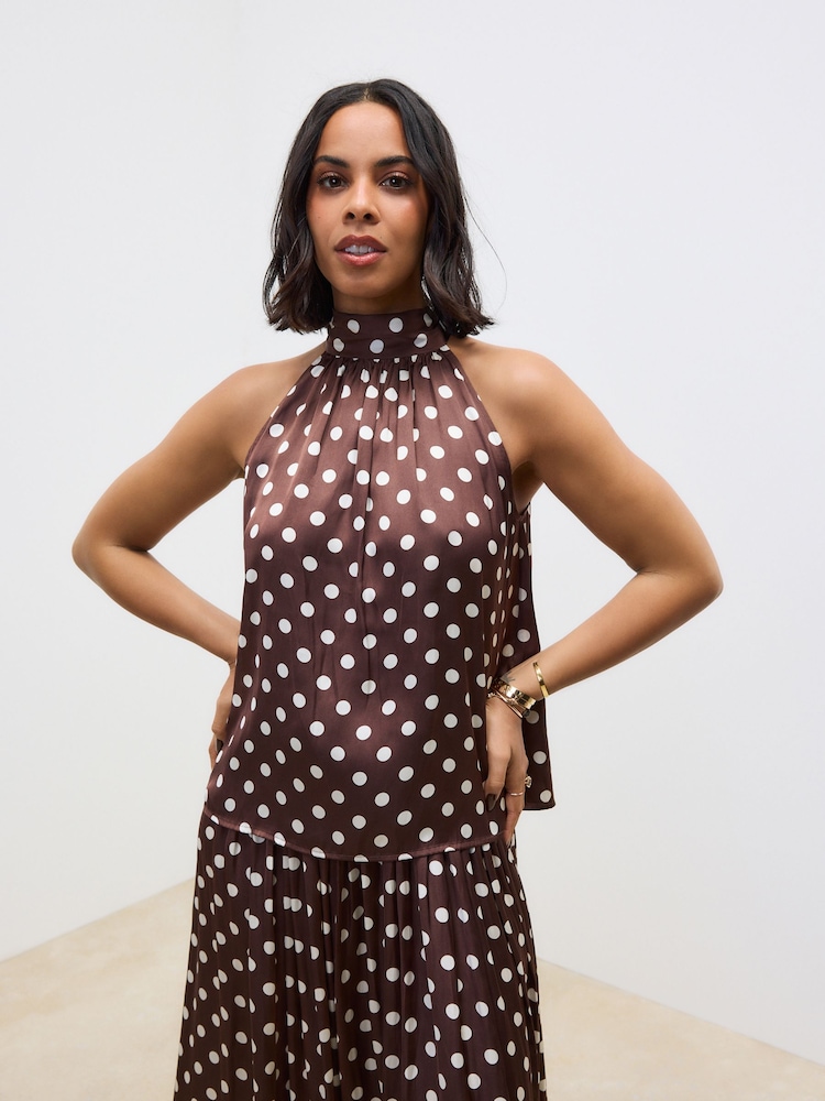 Marrón - Blusa de satén brillante con lunares y cuello halter - Imagen 1 de 7 Marrón - Blusa de satén brillante con lunares y cuello halter - Imagen 1 de 7