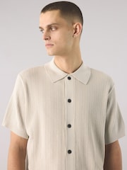 Pretty Green Stone Barker Short Sleeve Knit Shirt - صورة 3 من 4