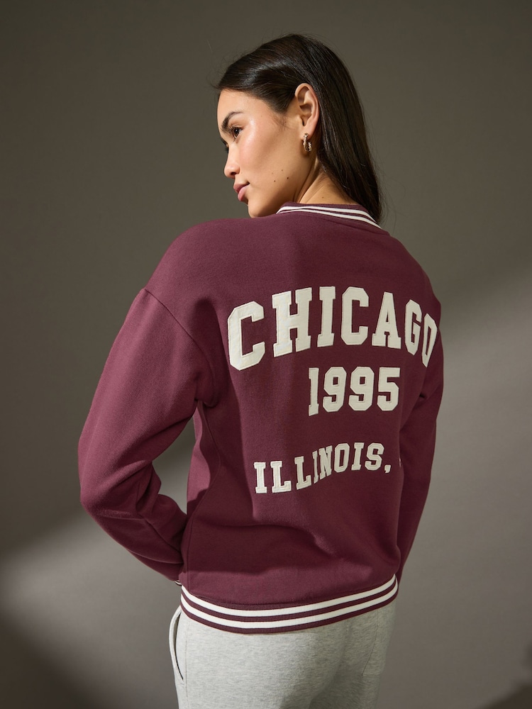 Bordowy - Kurtka baseballowa typu letterman z grafiką na plecach i napisem Chicago - Image 3 of 13