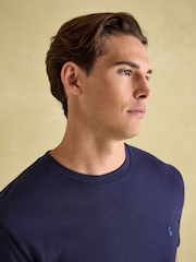 Темно-синий/белый - Joules Everyday Pack of Two Crew Neck T-Shirts - Image 6 of 9