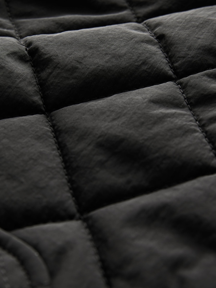 Schwarz - Short Quilted Collared Jacket - Bild 8 von 8 Schwarz - Short Quilted Collared Jacket - Bild 8 von 8