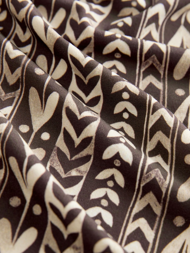 Wein-Herz-Print - Langärmelige Bluse mit V-Ausschnitt - Bild 7 von 7 Wein-Herz-Print - Langärmelige Bluse mit V-Ausschnitt - Bild 7 von 7