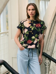 Kew bleu marine/rose fleuri Kew - T-shirt à manches courtes à ourlet 100% coton - Image 1 of 7