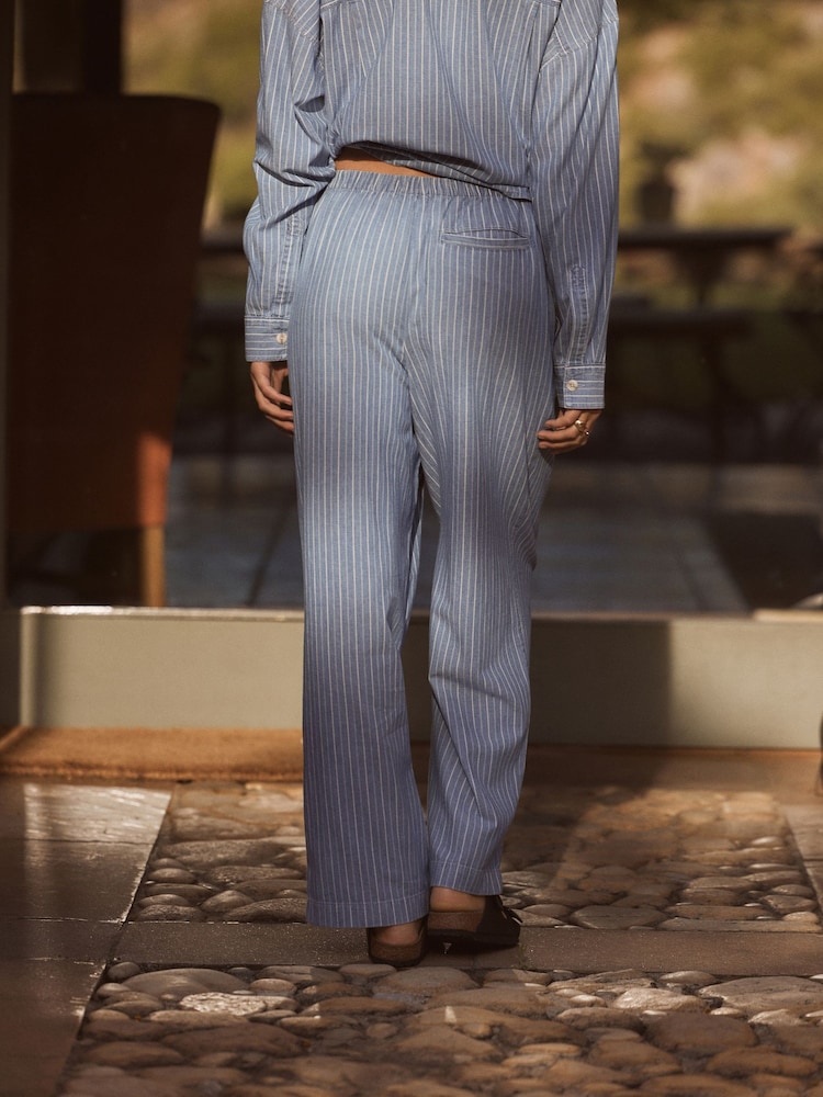 Blau gestreift - Hose mit weitem Bein aus 100 % leichter Baumwolle - Bild 2 von 7 Blau gestreift - Hose mit weitem Bein aus 100 % leichter Baumwolle - Bild 2 von 7