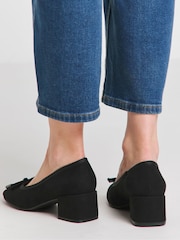JD Williams Bajo Block Heel Classic Ballerina Bow Court Shoes In Extra Wide Fit - Imagen 2 de 4