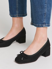 JD Williams Bajo Block Heel Classic Ballerina Bow Court Shoes In Extra Wide Fit - Imagen 4 de 4