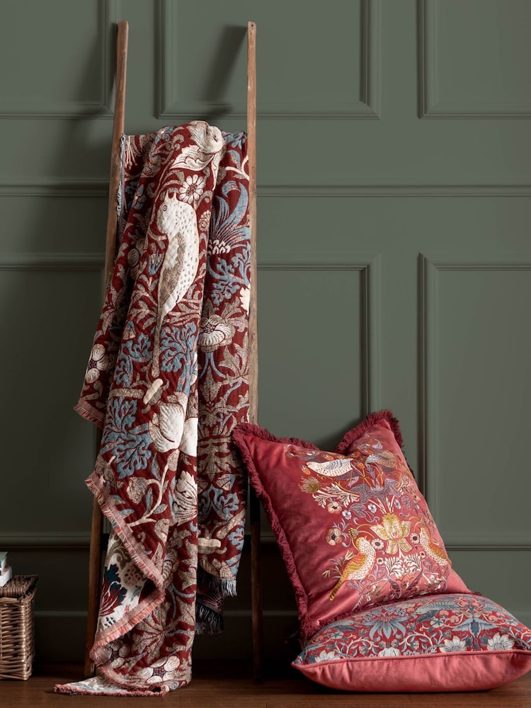 Morris & Co Berry Strawberry Thief Jacquard Multi Layer Throw - Image 2 of 8