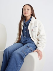سترة فرو صناعي شيربا طراز Trucker تلبيس قصير من ®Levi's - صورة 4 من 11