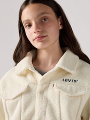 سترة فرو صناعي شيربا طراز Trucker تلبيس قصير من ®Levi's - صورة 5 من 11