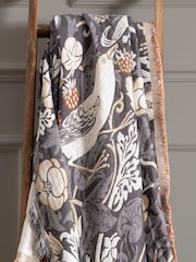 Morris & Co. Biscuit Strawberry Thief Jacquard Multi Layer Throw - Image 4 of 8