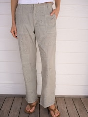 Verde salvia - Pantalones bordados de 100% algodón - Imagen 3 de 5