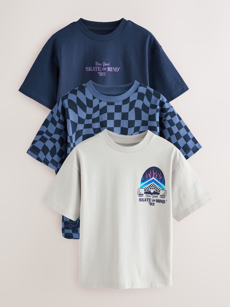 Sivo-modra skate - Sproščeno prilegajoča se grafična majica s kratkimi rokavi 100% Bombažne majice 3 Pack (3-16yrs) - Slika 1 iz 4 Sivo-modra skate - Sproščeno prilegajoča se grafična majica s kratkimi rokavi 100% Bombažne majice 3 Pack (3-16yrs) - Slika 1 iz 4