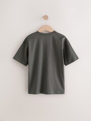 رمادي فحمي - حذاء تزلج - حزمة من 3 قطع تيشرت بكُم قصير بتلبيس مريح مزيَّن بطبعة جرافيك (3-16سنوات) - صورة 5 من 8