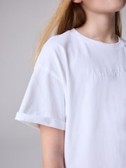 Camiseta de algodón 100 % con bordado en la espalda para niñas de smALLSAINTS - Imagen 3 de 8