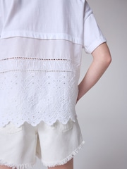 Camiseta de algodón 100 % con bordado en la espalda para niñas de smALLSAINTS - Imagen 4 de 8