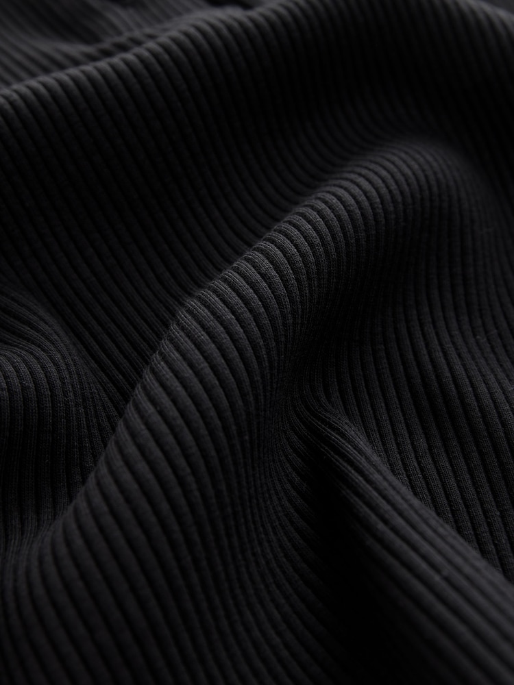 Negro - Top con cuello henley, botones, manga corta y canalé ancho - Imagen 7 de 7 Negro - Top con cuello henley, botones, manga corta y canalé ancho - Imagen 7 de 7