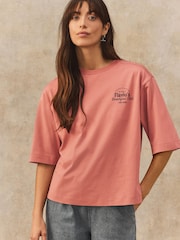 Marrón óxido - 100% Cotton Rich Back Graphic Boxy Short Sleeve T-Shirt - Imagen 3 de 6