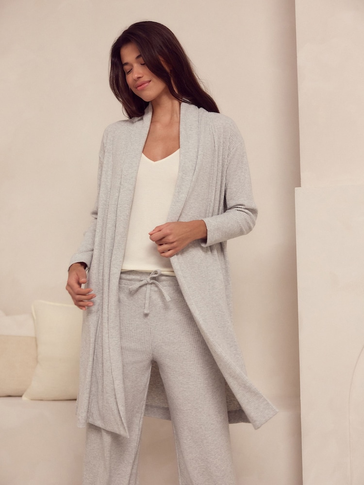 Grau - Strickjacke mit langem Schnitt im Stricklook - Bild 1 von 7 Grau - Strickjacke mit langem Schnitt im Stricklook - Bild 1 von 7