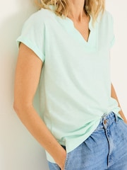Verde menta - Camiseta con cuello de pico de algodón orgánico 100% de FatFace - Imagen 4 de 5