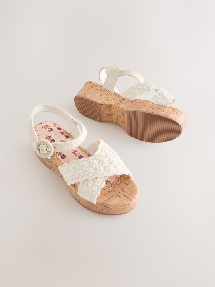 Bordado blanco - Sandalias con cuña de corcho - Imagen 5 de 5
