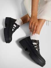 حذاء رياضي بتصميم ماري جين بقبة منخفضة من تشكيلة Chuck Taylor All Star من Converse - صورة 1 من 11