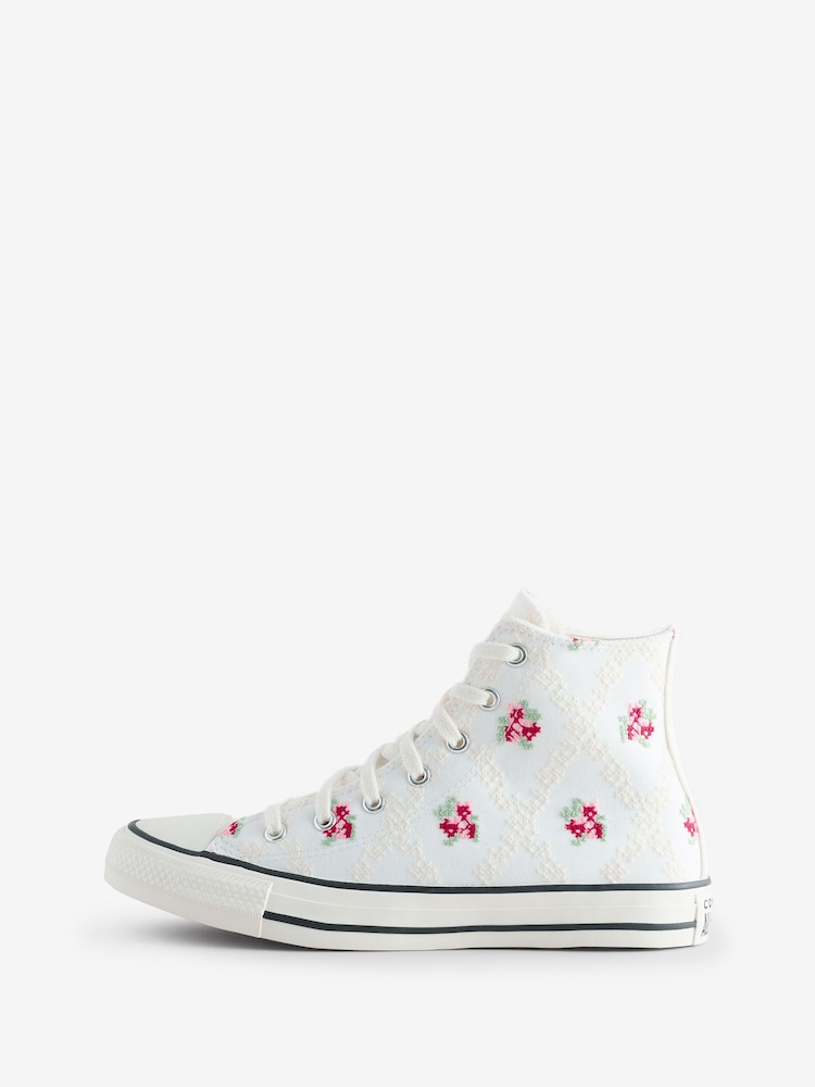 Converse White Youth Hearts Chuck Taylor Trainers - Image 2 of 9