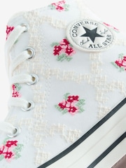 Converse White Youth Hearts Chuck Taylor Trainers - Image 9 of 9
