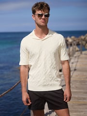 Ecru, Weiß - Regular Fit Cotton Rich Knit Textured Trophy Neck Polo Shirt - Bild 3 von 9